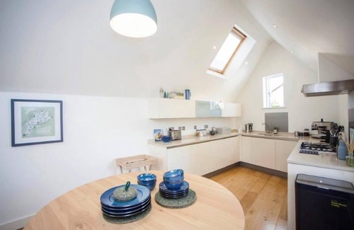 Bath House | Bridge Lock Mews | Luxury Canal Front Mews House - with parking