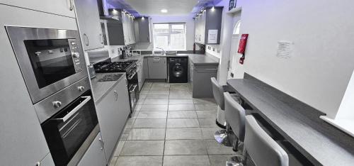 MacMerry House | Bridge St 6 Bedroom House - Tranent