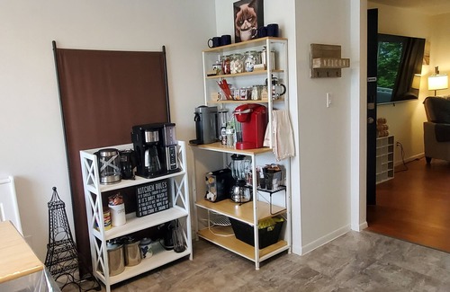 Girard Apartment | Bridge The Gap Modern & Fresh 2 Br near Elk Creek & Presque Isle Erie 20 Minutes