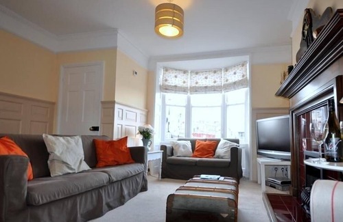 Weymouth Cottage | BRIDGE VIEW, family friendly, with a garden in Brewers Quay Harbour