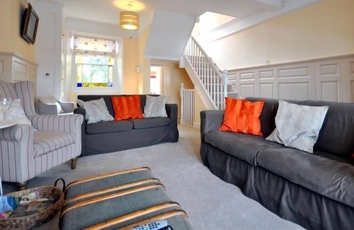 Weymouth Cottage | BRIDGE VIEW, family friendly, with a garden in Brewers Quay Harbour