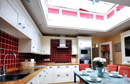 Weymouth Cottage | BRIDGE VIEW, family friendly, with a garden in Brewers Quay Harbour