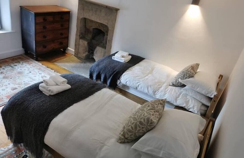 Grindleford Bridge House | Bridgefoot Cottage - Riverside Patio, Wild Swimming + Hottub