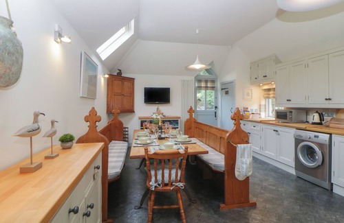 Noss Mayo Cottage | BRIDGEND BARN, family friendly, with open fire in Newton Ferrers