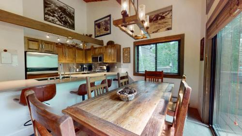 Ketchum House | Bridgepoint Condo 24