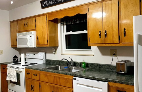 Bridgeport House | Bridgeport House. Close to UHC, FBI, The Bridge Sport Complex, Conference Center