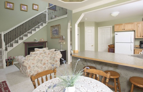 Belgrade House | Bridger View Bungalow hot tub under the stars