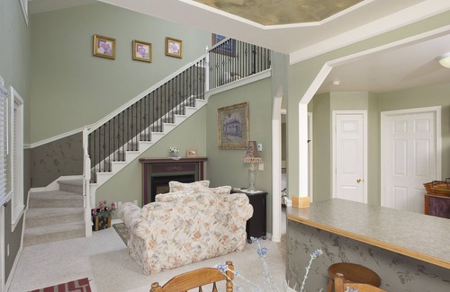 Belgrade House | Bridger View Bungalow hot tub under the stars