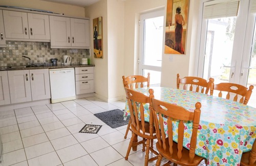 Kerrykeel Cottage | BRIDGETOWN COTTAGE, pet friendly in Kerrykeel, County Donegal