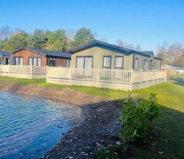 Allerthorpe House | Bridgewater Lodge with Hot Tub