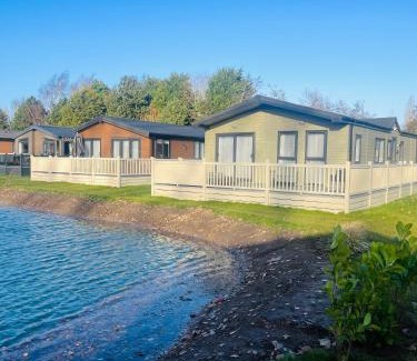 Allerthorpe House | Bridgewater Lodge with Hot Tub