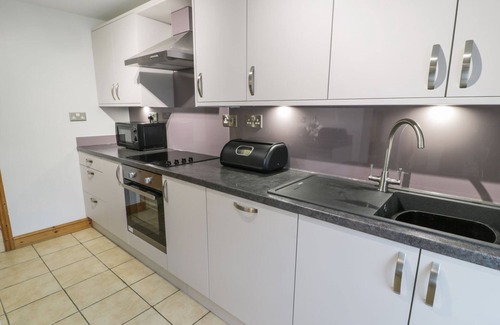Rhiwbryfdir Cottage | BRIDGEWAY HOUSE, pet friendly, with open fire in Blaenau Ffestiniog
