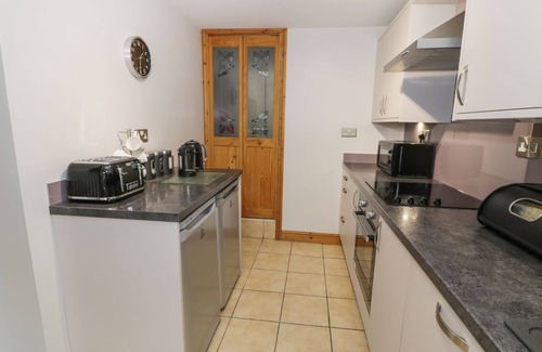 Rhiwbryfdir Cottage | BRIDGEWAY HOUSE, pet friendly, with open fire in Blaenau Ffestiniog