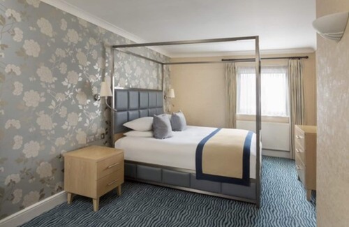Chatham Hotel | Bridgewood Manor