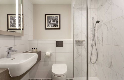 Chatham Hotel | Bridgewood Manor