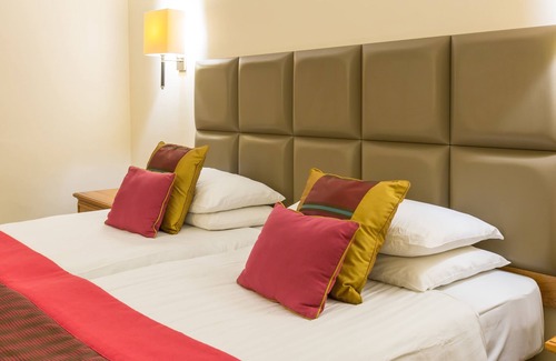 Chatham Hotel | Bridgewood Manor