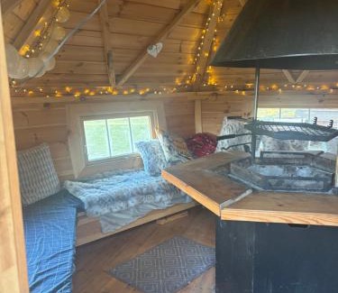 Kington Villa | Bridie -rose with wood tub country retreat