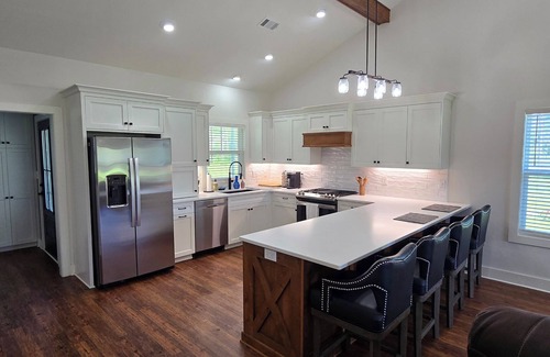 Aiken Cottage | Bridle Creek Cottage - King Bed - Dogs & Horses Are Welcome.