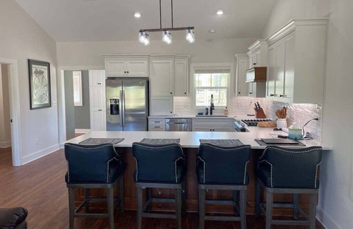 Aiken Cottage | Bridle Creek Cottage - King Bed - Dogs & Horses Are Welcome.