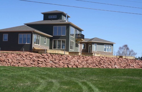 Cardigan Apartment | Brielle’s River Retreat….Open Concept Suite