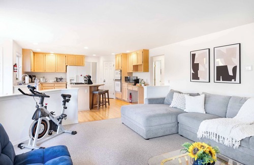 Brier House | Brier 5BR Retreat w/Pool Table, Deck, Central AC