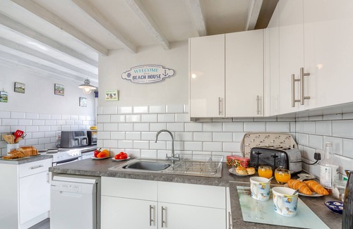 Dinas House | Brig Y Don - Three Bedroom House, Sleeps 4