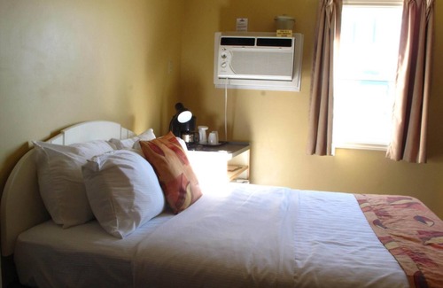 Lunenburg Waterfront Hotel | Brigantine Inn & Suites