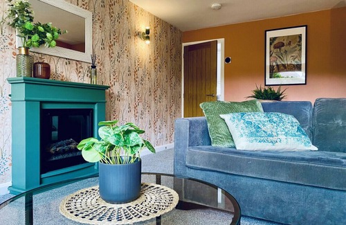 Rastrick House | Brighouse →3 mins | Pets Stay Free | 138 Mbps | Garden