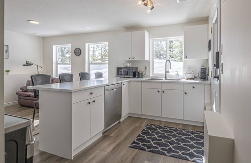 Silver Star Mountain Apartment | Bright 1 Bedroom Plus Private Den - modern suite with BBQ, pet friendly!