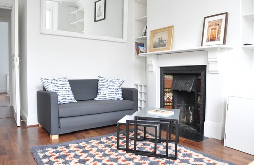 St. Helen's Apartment | Bright 1 BDR Flat Perfect for City Getaway