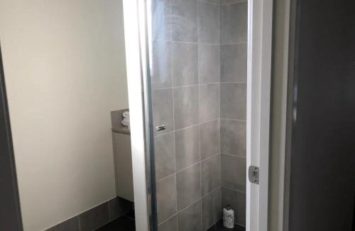 Ashmore Apartment | Bright 1 Bedroom Apartment 5km to Surfers Paradise