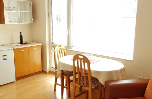 Plovdiv Apartment | Bright 1 Bedroom Apartment. Great location. Free Parking on site