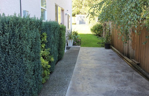Sooke Apartment | Bright 1 bedroom suite/Self check in/Full kitchen/Wifi/Netflix/Optic TV