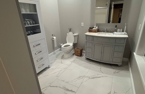 Bellingham House | Bright 1 Bedroom with Private bathroom