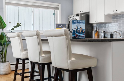 Ramsay Apartment | ☼ Bright 1 BR ☼ Near stampede/DT/concerts/hockey games/BMO/inglewood/Zoo