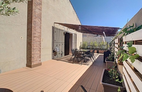 Senas Apartment | Bright 100m2 apartment in Provence with terrace