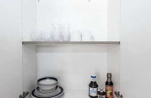 Old Town House | Bright 1BDR Downtown. Parking. WiFi. Walk to All - Discounts For Longer Stays