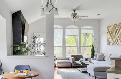 West Oak Hill House | ✨ Bright 2/2 with large yard