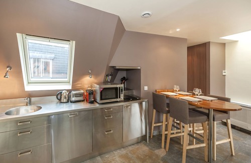 Chaussee-d'Antin Apartment | Bright 2 BD 2 BTH with AC & elevator near Opera, great views, insurance included