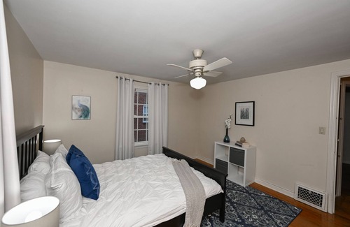 Cuyahoga Falls House | Bright 2 Bd Perfect for Traveling Professionals!