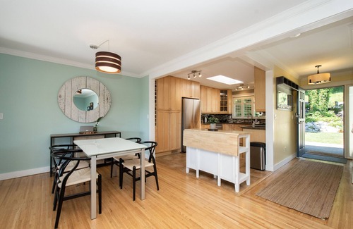 North Vancouver House | Bright 2 Bed 2 Bath Family Home