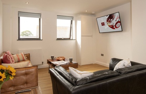 Swindon Apartment | Bright 2 Bed Flat in the heart of Old Town Swindon