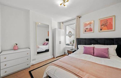 Lea Bridge Apartment | Bright 2 Bed Perfect Central Hub