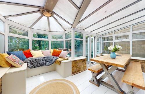 Hackney Wick Apartment | Bright 2 Bed With Patio & Backyard on Victoria Park