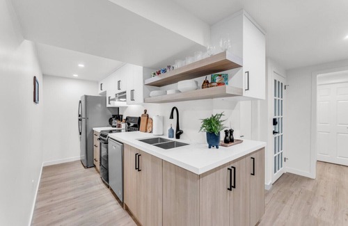 Burlington Apartment | Bright 2-Bedroom Apartment