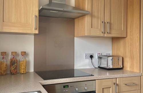 Ferryden Apartment | Bright 2-bedroom apartment with parking in Montrose