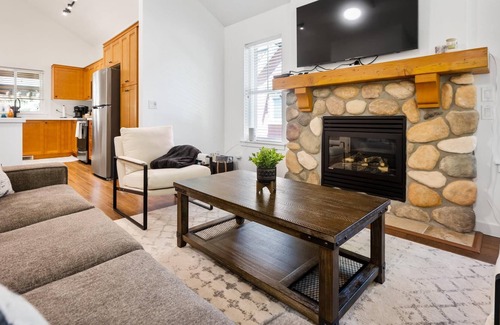 Lindell Beach Cottage | Bright 2 Bedroom Cottage Near Cultus Lake with Resort Like Amenities