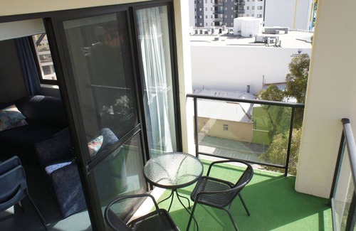 East Perth Apartment | Bright 2 Bedroom Central Perth Apartment