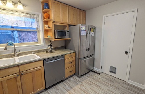 Upper Arlington House | Bright 2-bedroom home in quiet neighborhood close to OSU and Columbus Hospitals