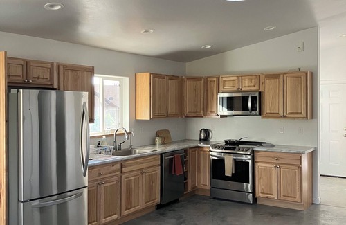 Hotchkiss House | Bright 2-bedroom house in quiet family neighborhood with views of Mount Lamborn